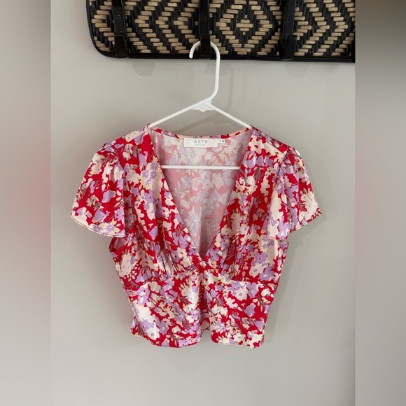 ASTR Floral Flutter Sleeve Blouse In Red Lilac Floral - Size Extra Large XL - Picture 12 of 12